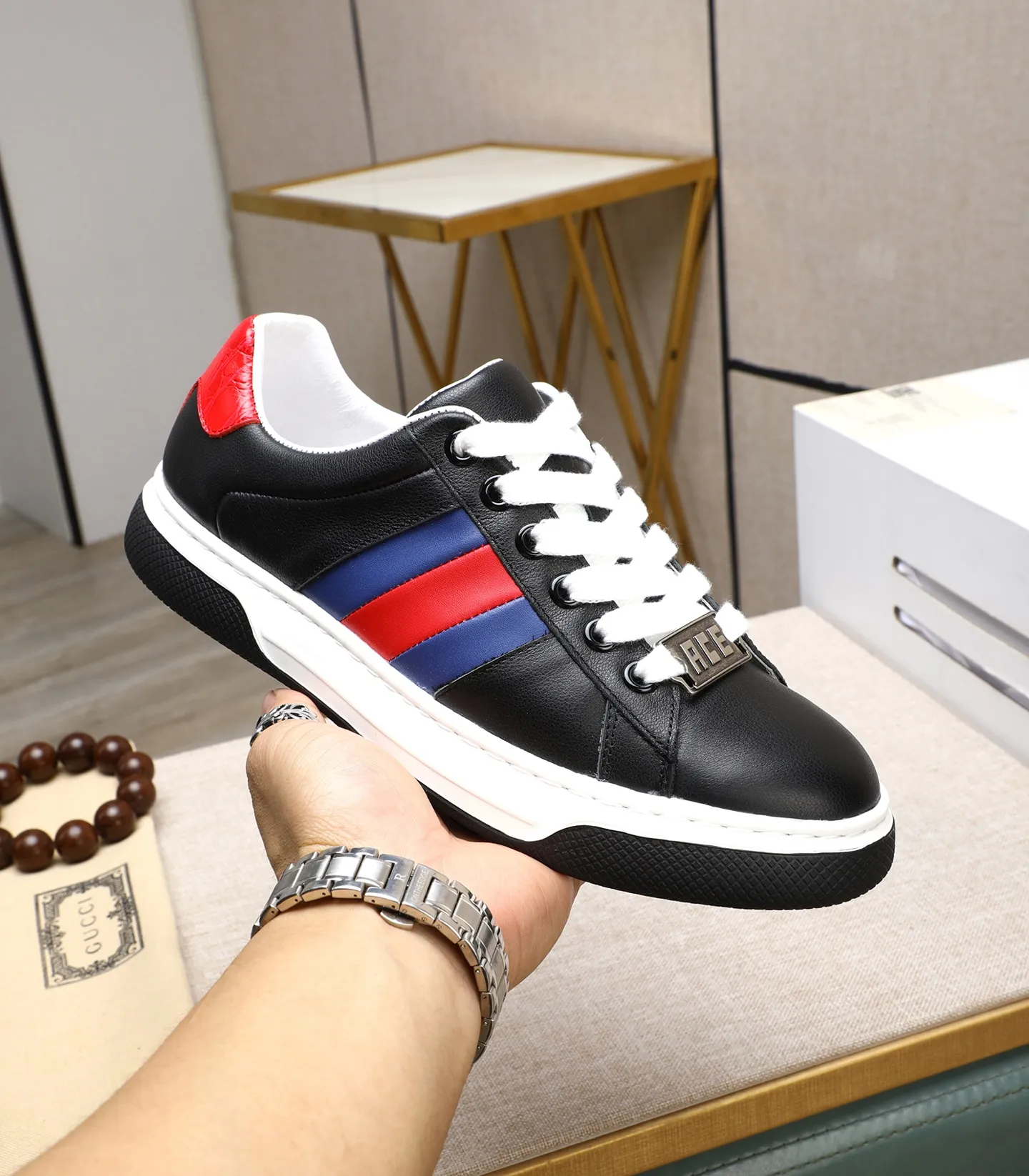 Men's clothing and shoes 💰500 (Gucci) The latest 🎁🎁 casual and fashionable men's shoes 👟 from the official website, hot style 💥 style is simple and elegant, exclusive for trendy men. Unique official website latest brand double G elements 👑 original Gucci decoration, fashionable and generous, original material original calfskin, ✅ fully imported first-layer pigskin lining, official website designated wear-resistant, lightweight original rubber casual outsole, counter classic model taken in kind, 38-44 black and white optional